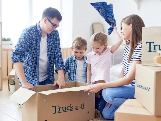 packing-moving-boxes-with-children